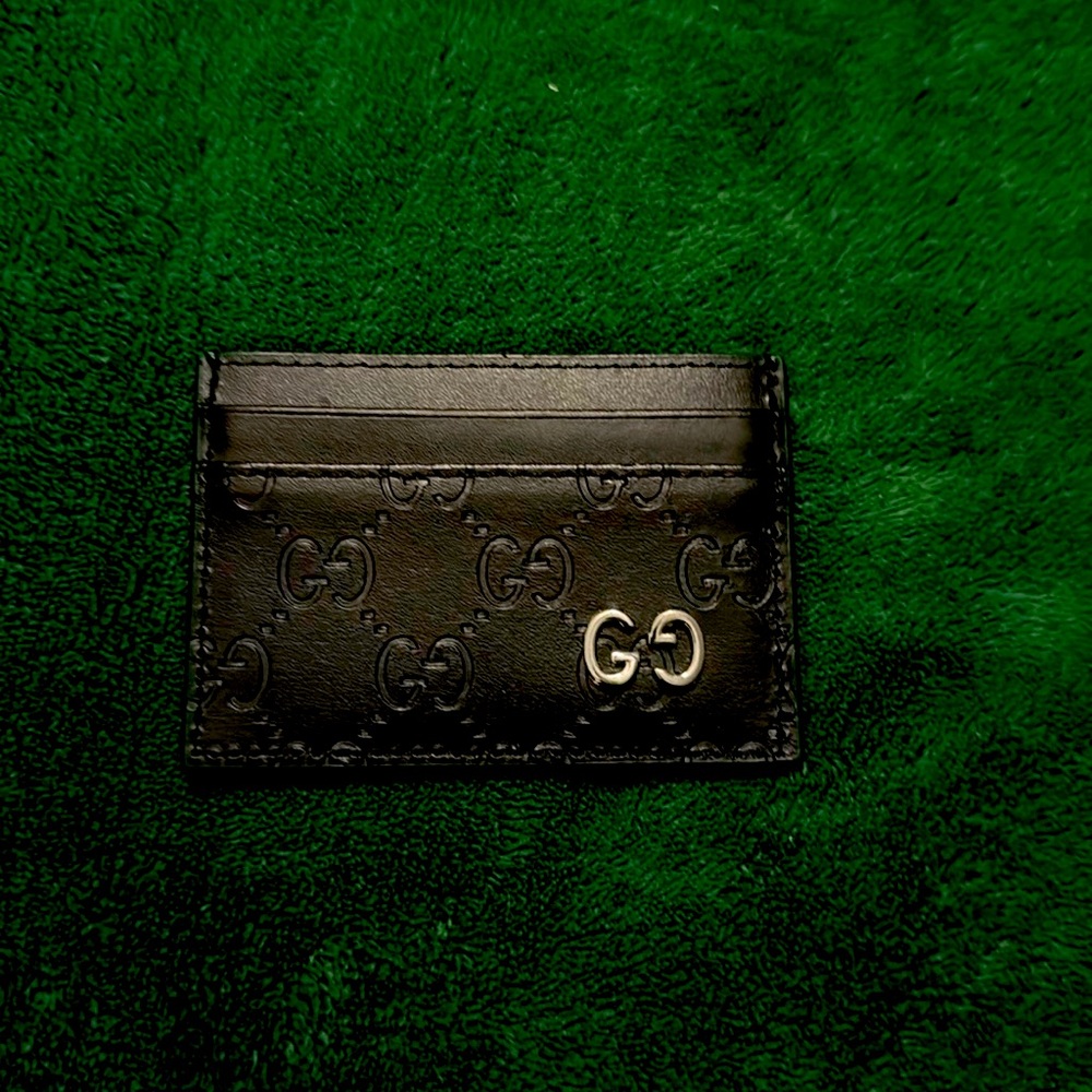 Card holder for 5 credit cards.